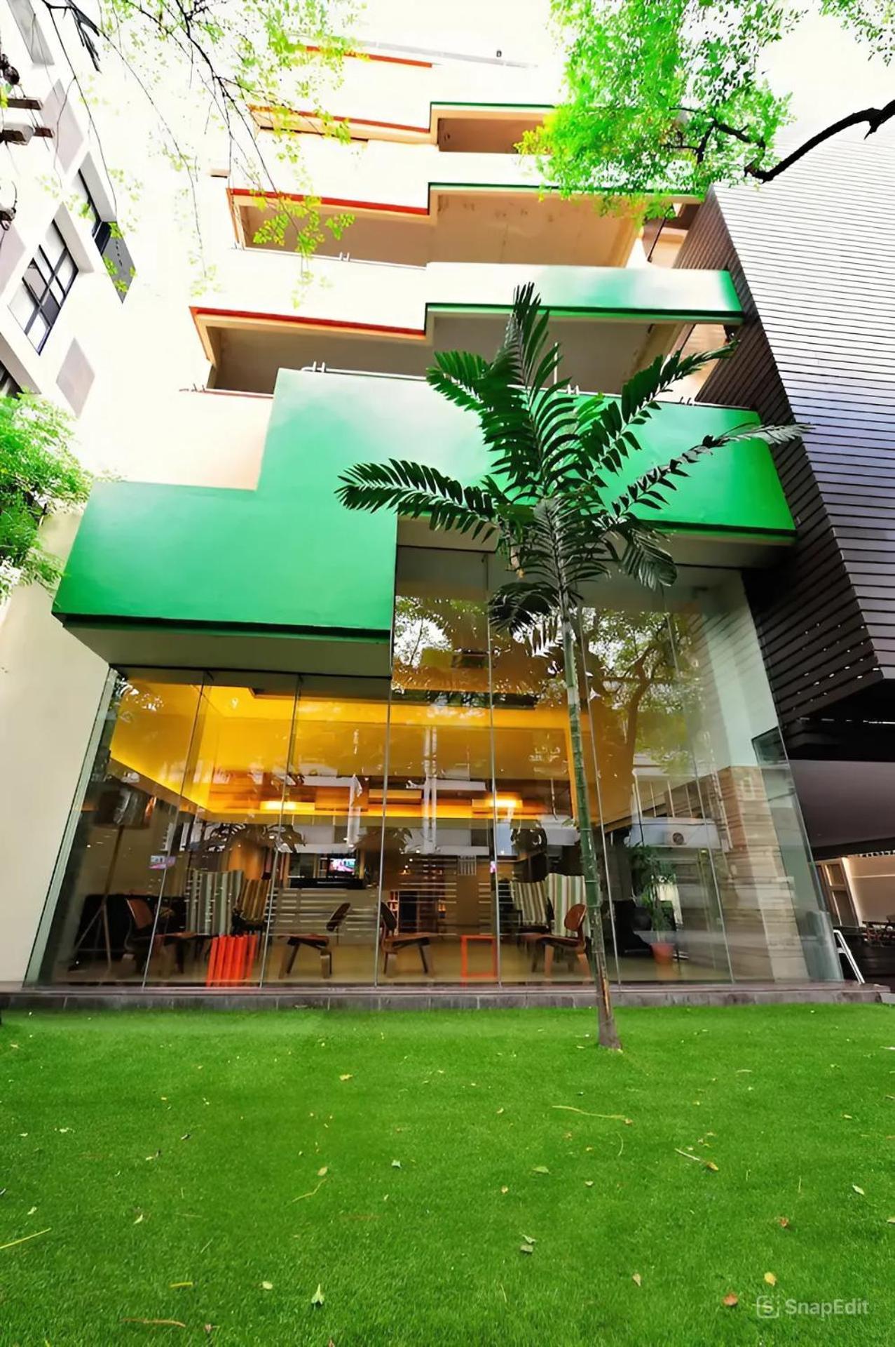 Nantiruj Tower - นันทิรุจ ทาวเวอร์ เซอร์วิสอพาร์ทเม้นท์ สุขุมวิท ซอย 8 Lejlighed Bangkok Eksteriør billede