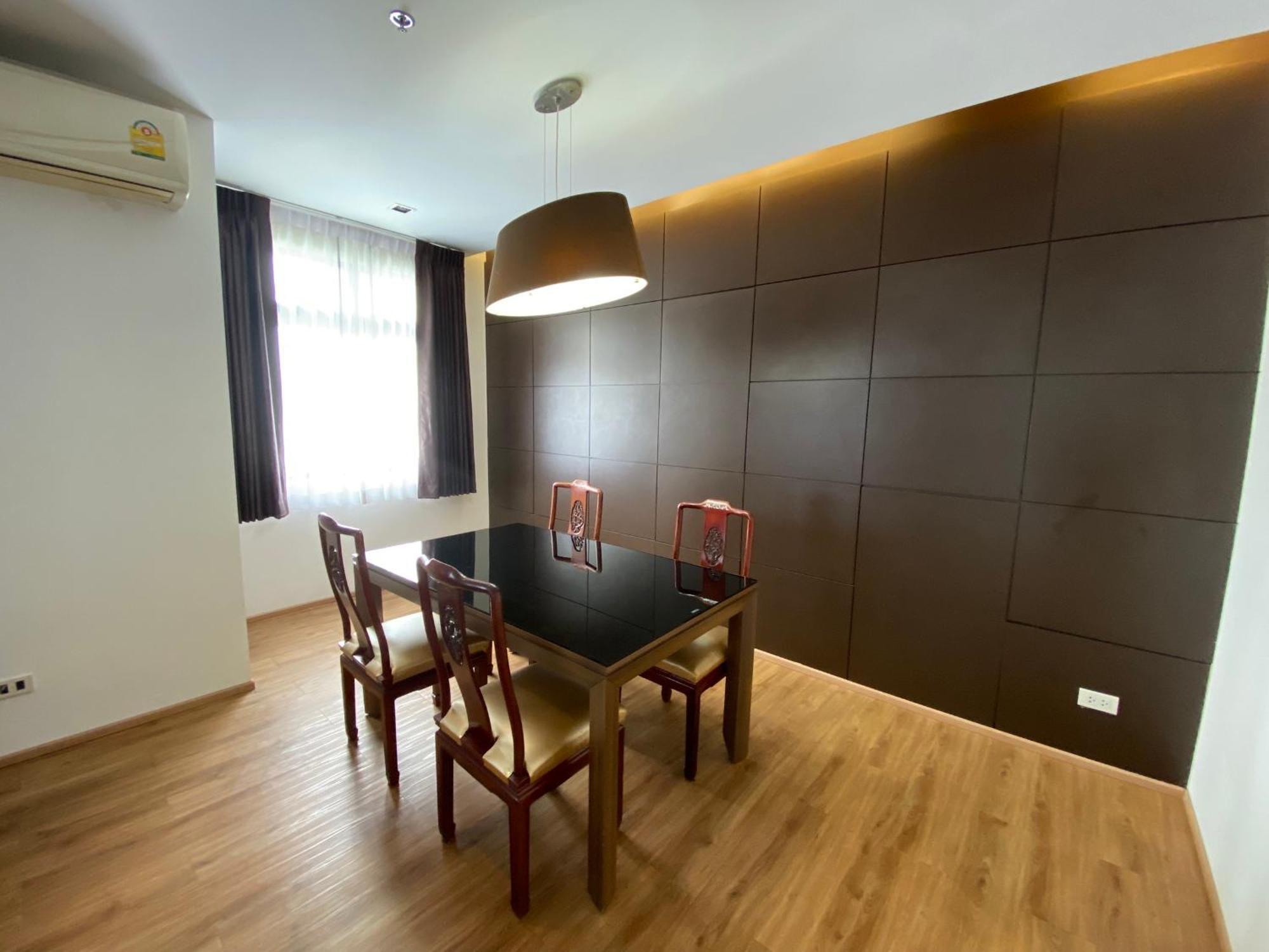 Nantiruj Tower - นันทิรุจ ทาวเวอร์ เซอร์วิสอพาร์ทเม้นท์ สุขุมวิท ซอย 8 Lejlighed Bangkok Eksteriør billede