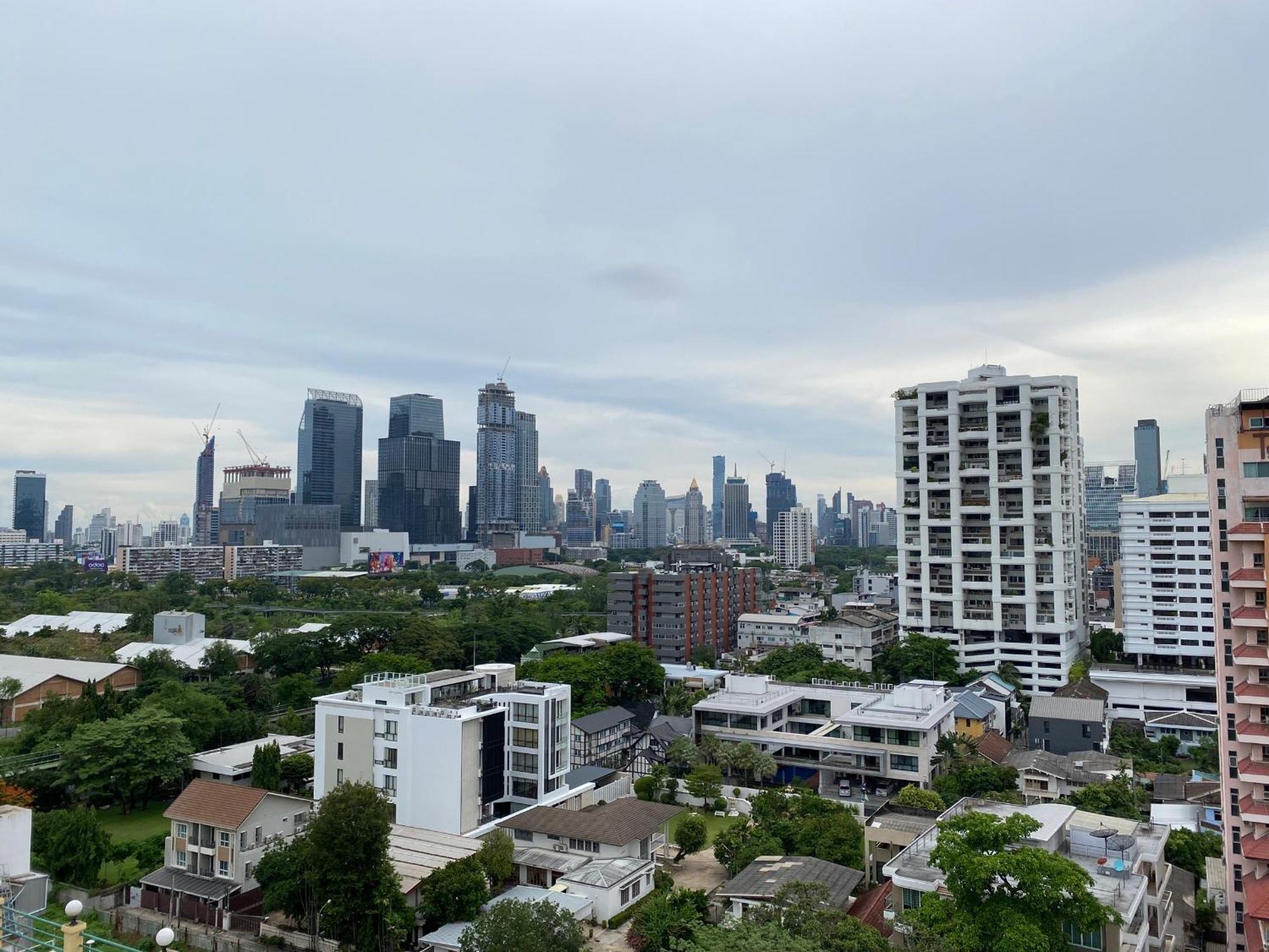 Nantiruj Tower - นันทิรุจ ทาวเวอร์ เซอร์วิสอพาร์ทเม้นท์ สุขุมวิท ซอย 8 Lejlighed Bangkok Eksteriør billede