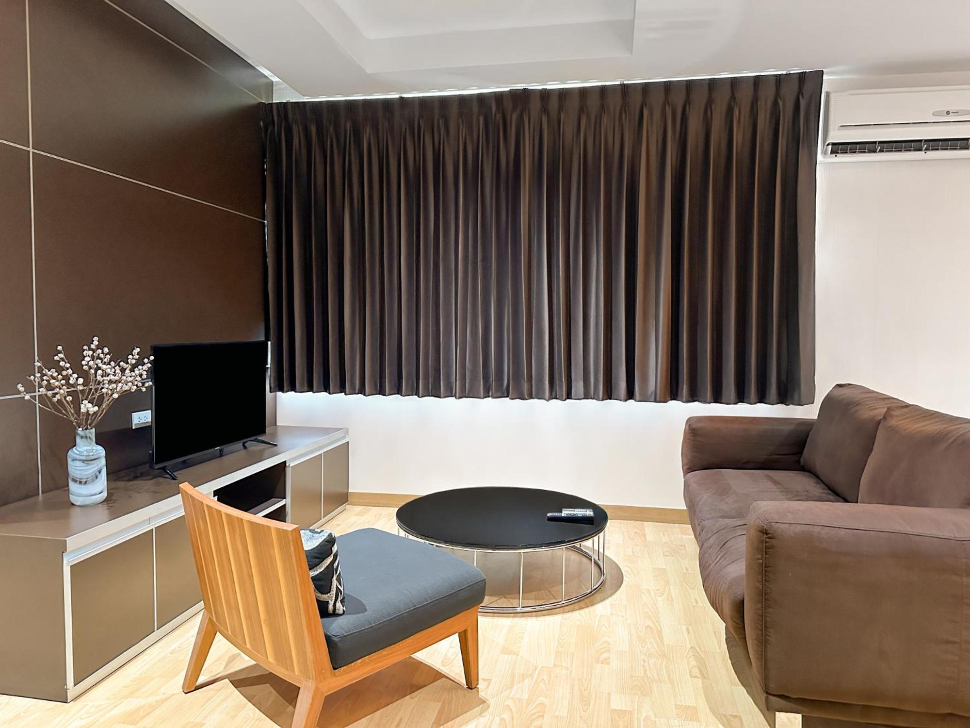 Nantiruj Tower - นันทิรุจ ทาวเวอร์ เซอร์วิสอพาร์ทเม้นท์ สุขุมวิท ซอย 8 Lejlighed Bangkok Eksteriør billede
